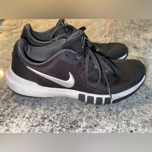Gently used - Nike Flex Control TR4 training shoe -Men’s Size 8
